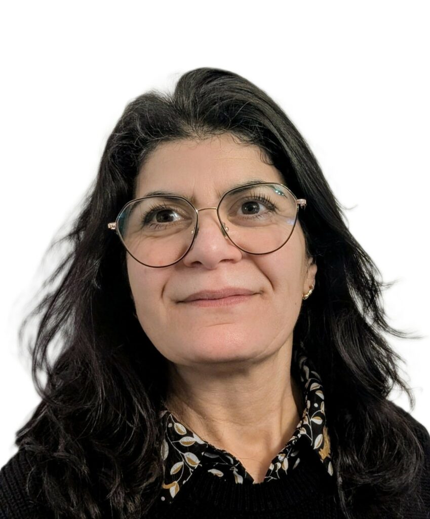 Louiza LADREM Alto SEM/WE 	06 82 89 48 82	ladremlouiza@yahoo.fr 5 rue George Sand 78990 Elancourt
